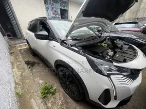 Peugeot 5008 2022 White