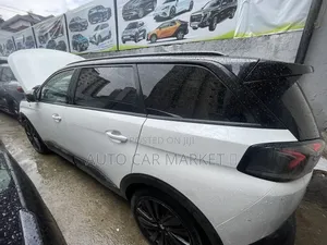 Peugeot 5008 2022 White