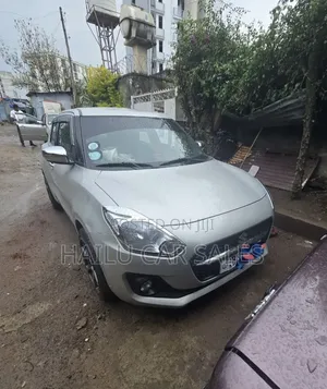 Suzuki Swift 2022 Silver