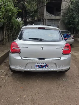 Suzuki Swift 2022 Silver