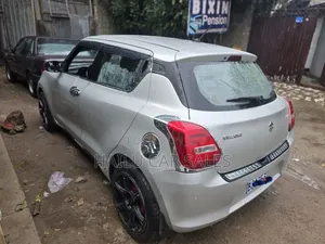 Suzuki Swift 2022 Silver