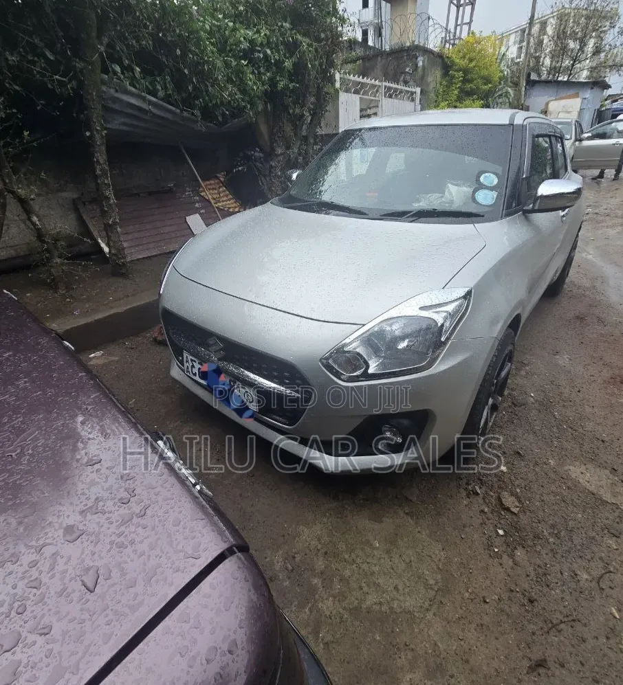 Suzuki Swift 2022 Silver