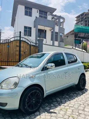 Toyota Vitz 2004 Off white