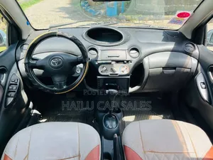 Toyota Vitz 2004 Off white