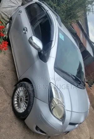 Toyota Yaris 2010 Silver