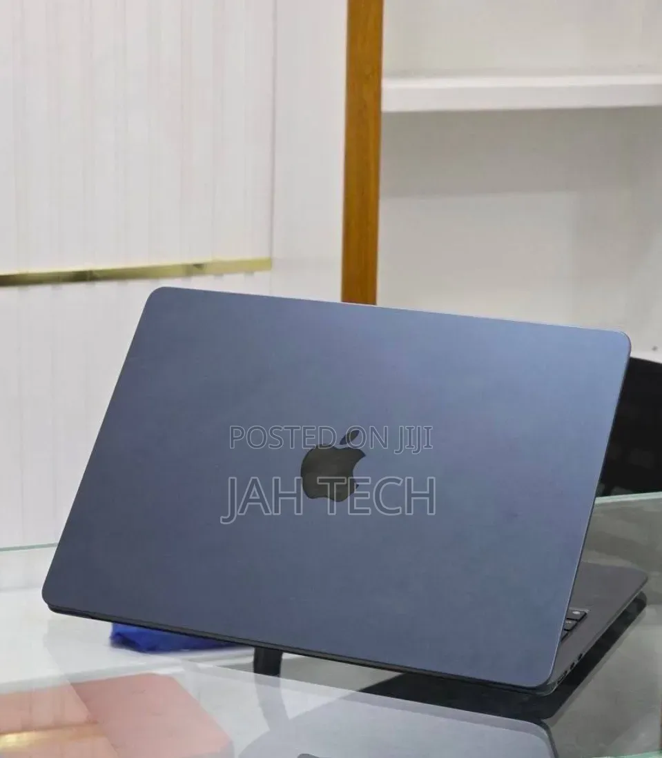 New Laptop Apple MacBook Air 2022 M2 16GB Apple M2 SSD 512GB