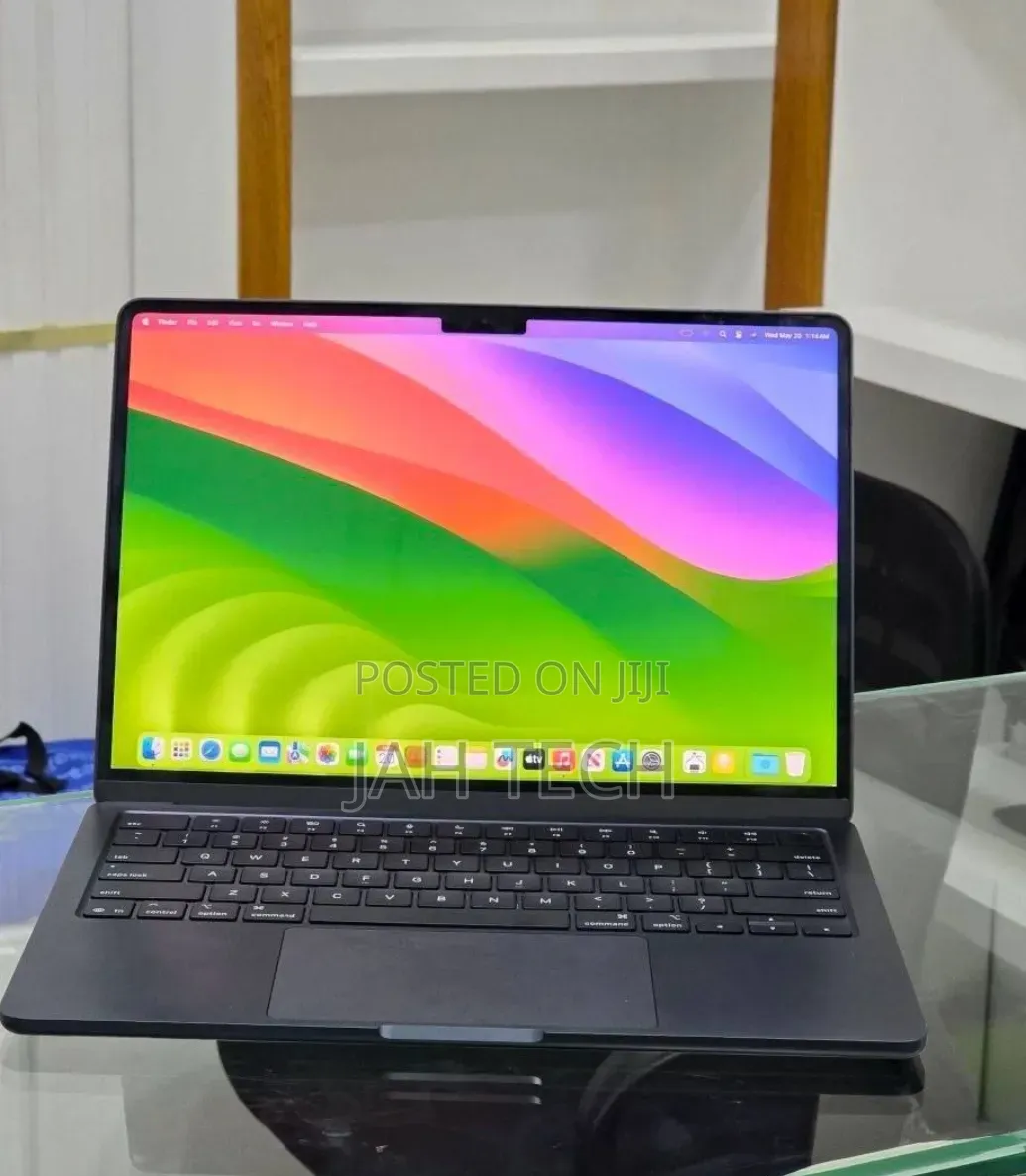 New Laptop Apple MacBook Air 2022 M2 16GB Apple M2 SSD 512GB