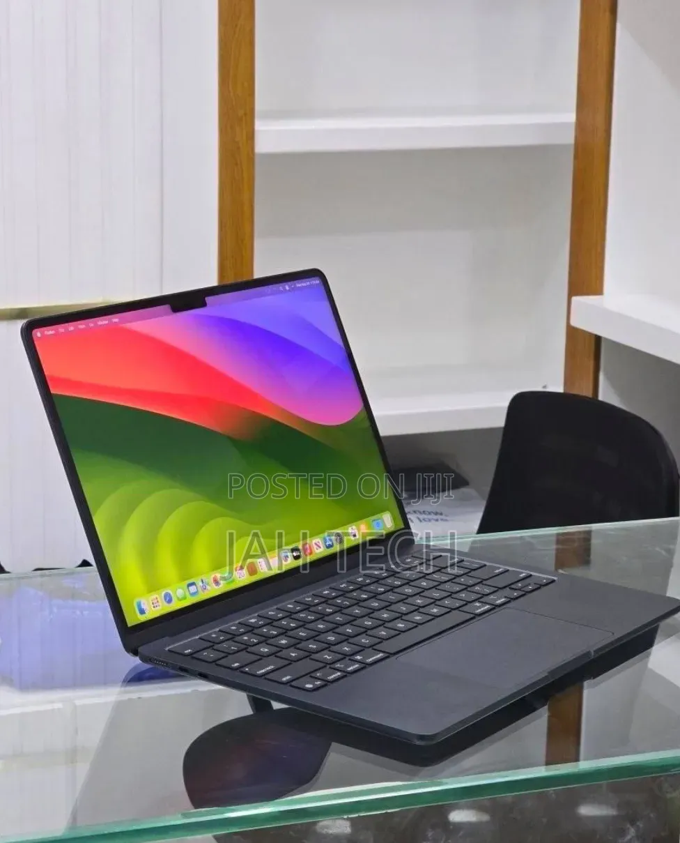 New Laptop Apple MacBook Air 2022 M2 16GB Apple M2 SSD 512GB