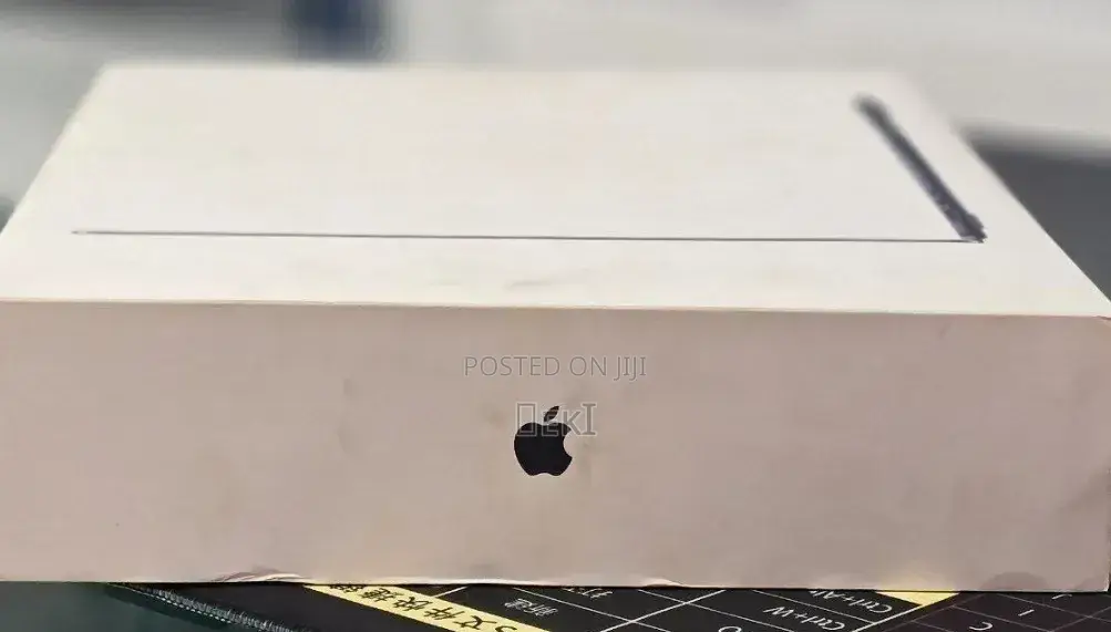 New Laptop Apple MacBook Air 2025 M4 16GB Apple M4 SSD 256GB