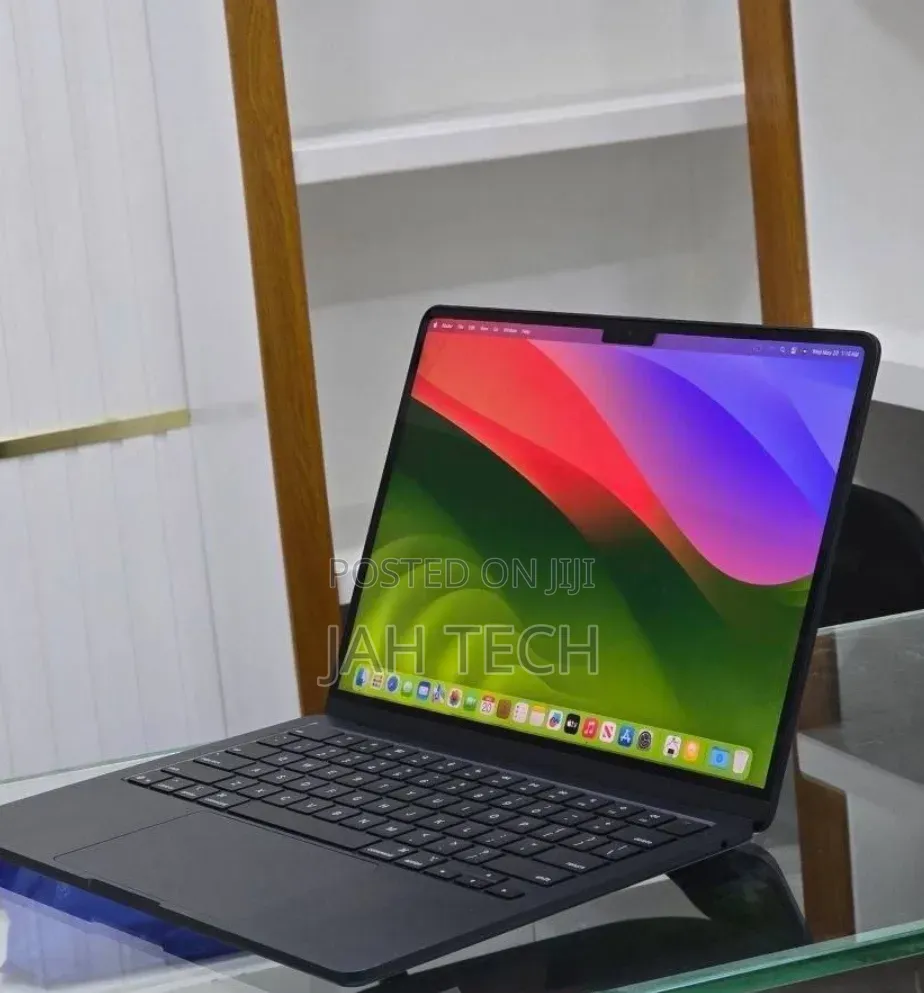 New Laptop Apple MacBook Air 2022 M2 16GB Apple M2 SSD 512GB