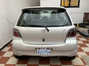 Toyota Vitz 2001 Silver