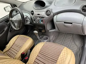 Toyota Vitz 2001 Silver