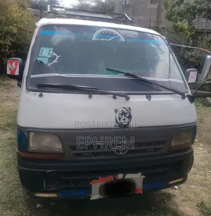Toyota Hilux 2001 White