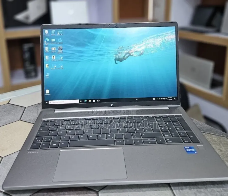 New Laptop HP ZBook Firefly G8 32GB Intel Core i7 SSD 512GB
