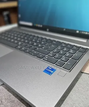 New Laptop HP ZBook Firefly G8 32GB Intel Core i7 SSD 512GB