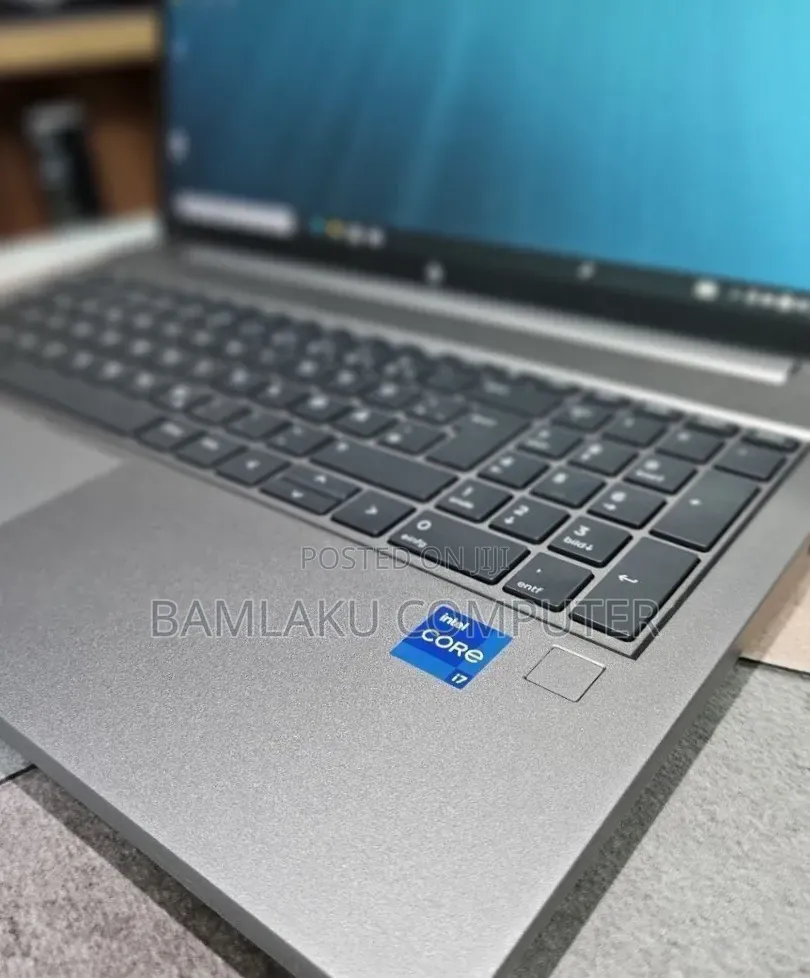 New Laptop HP ZBook Firefly G8 32GB Intel Core i7 SSD 512GB