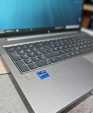 New Laptop HP ZBook Firefly G8 32GB Intel Core i7 SSD 512GB