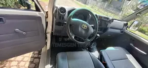 Toyota Land Cruiser 2019 White