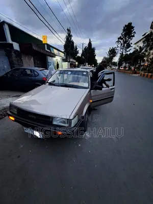 Toyota Corolla 1986 Gold
