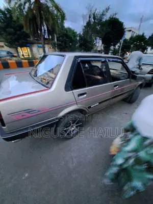 Toyota Corolla 1986 Gold