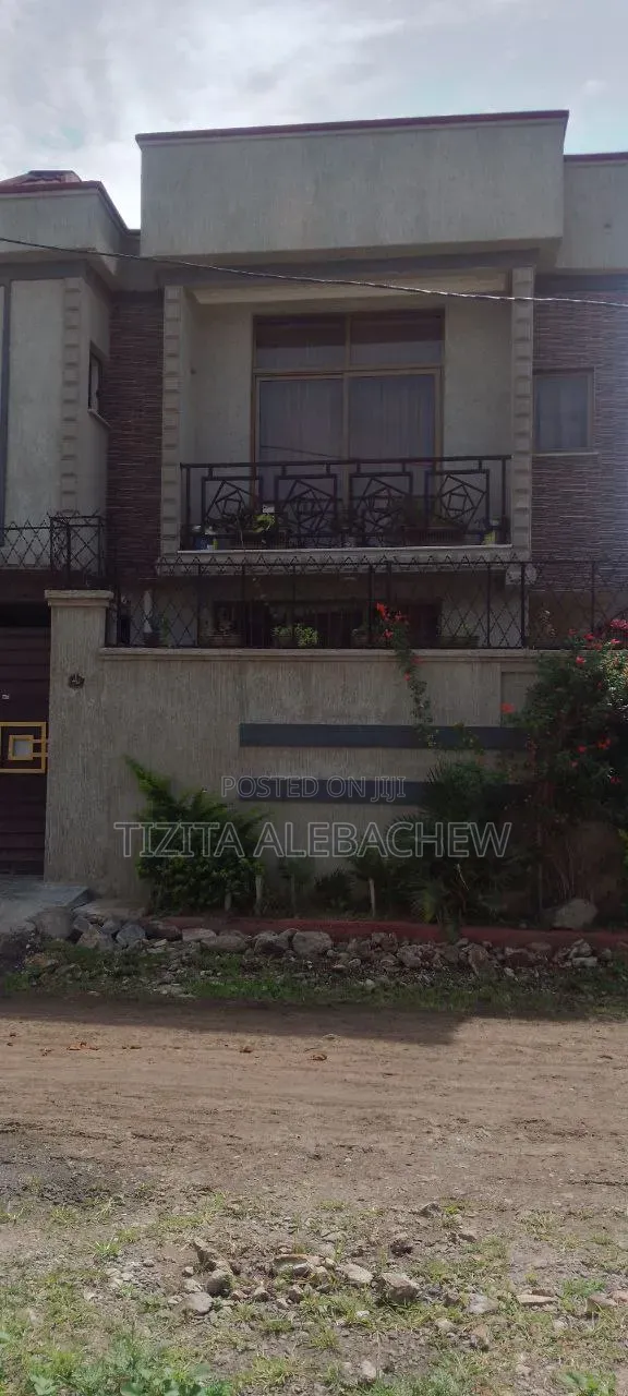 Furnished 5bdrm House in Dukem Polis Sefer, East Shewa for sale
