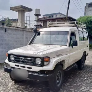 Toyota Land Cruiser 2005 White
