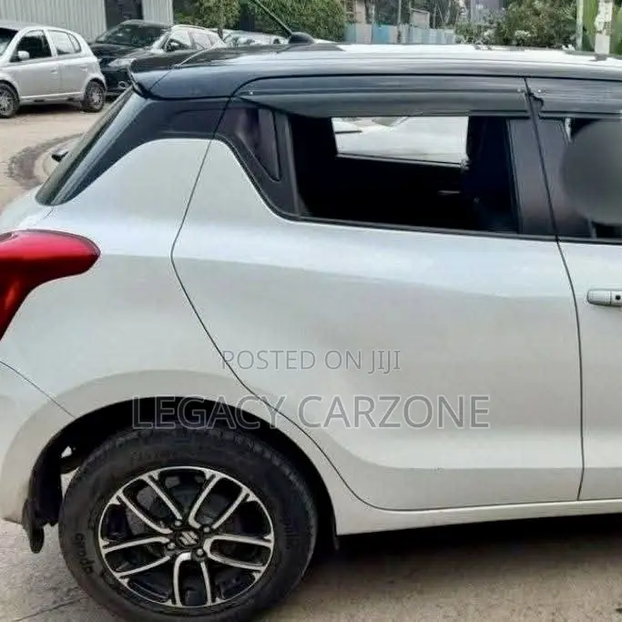 Suzuki Swift 2022 White