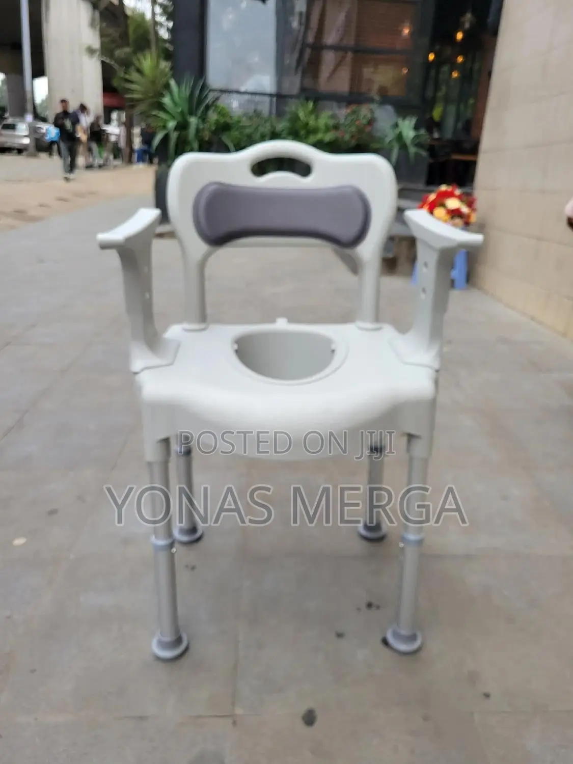Toilet Chair危冬commode Chair Perfect for Any Area of Your Home.