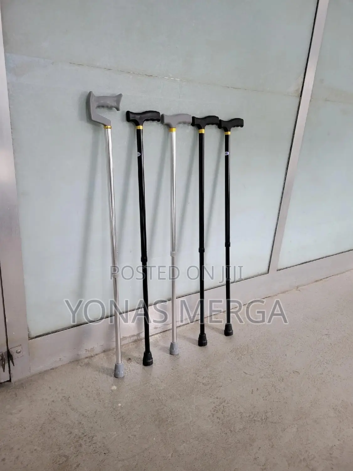 Walking Stick for Versatile Mobility Support螉峛cane in a Darker Shade