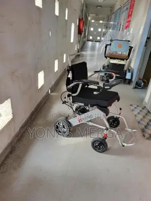 Ower Charger Wheelchair丈矣(Red = Charging, Green = Fully Charged