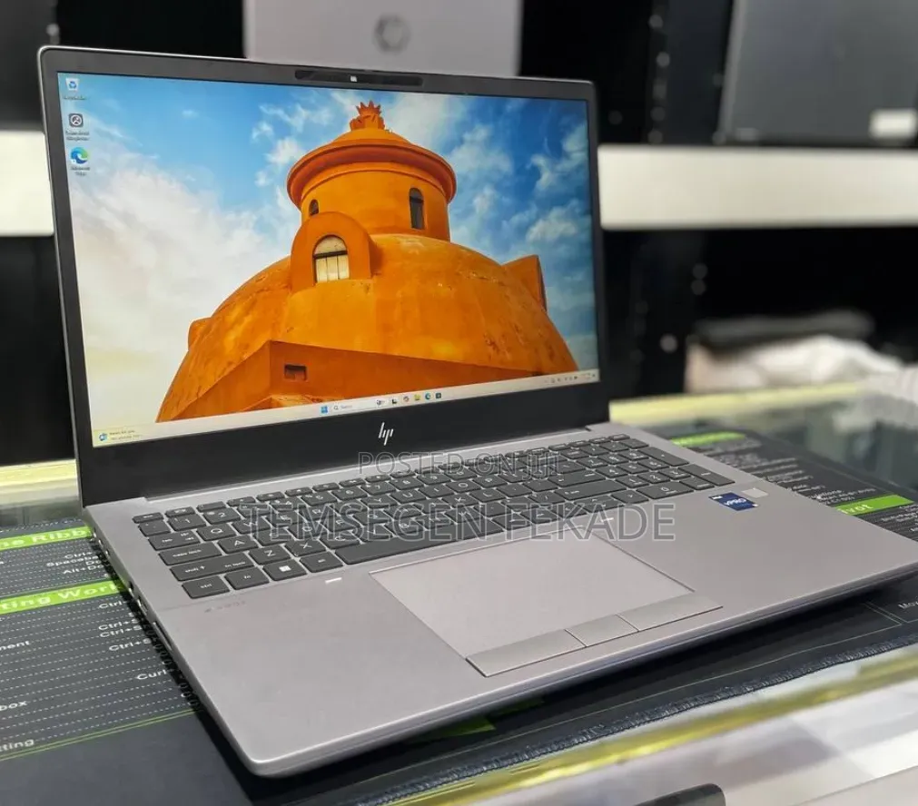 New Laptop HP ZBook Firefly 16 G10 32GB Intel Core i9 SSD 512GB