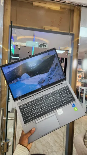 New Laptop HP ZBook Studio G8 16GB Intel Core i7 SSD 512GB
