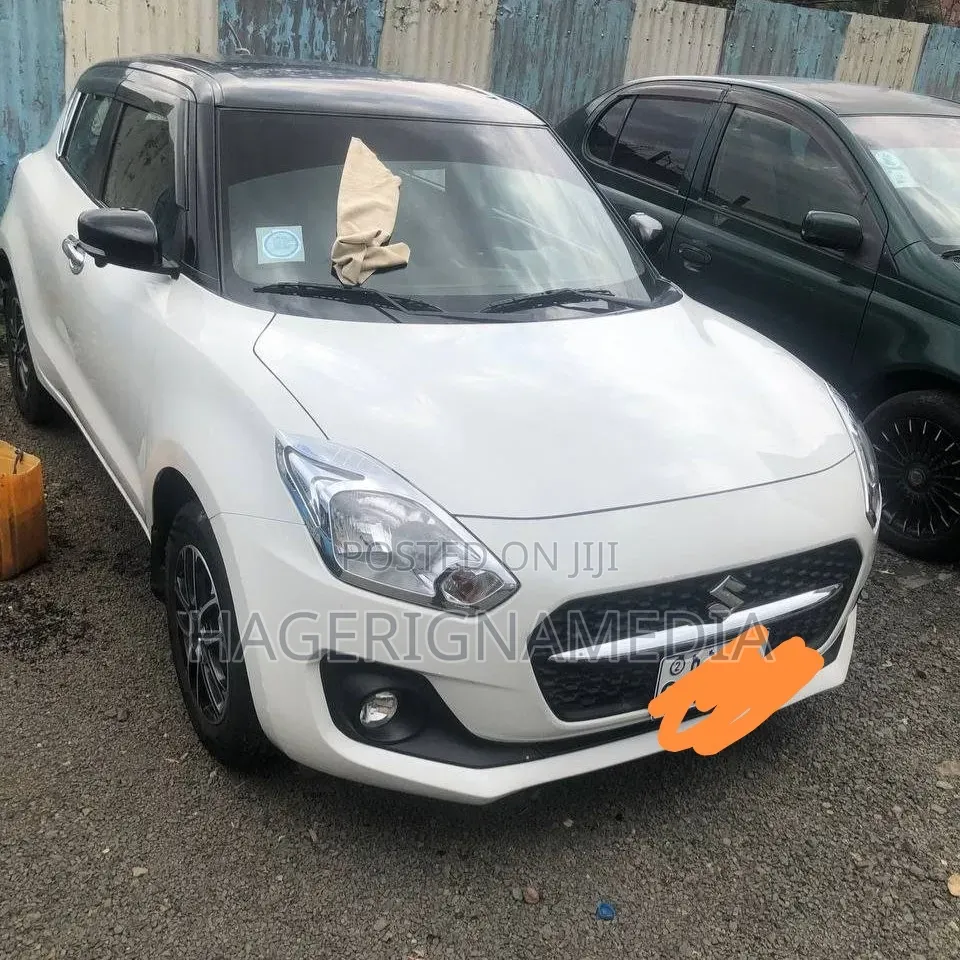 Suzuki Swift 2023 White