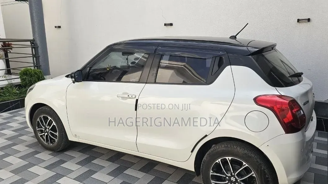 Suzuki Swift 2023 White