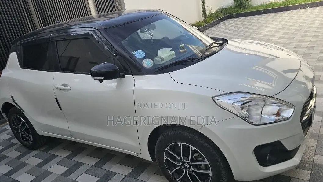 Suzuki Swift 2023 White