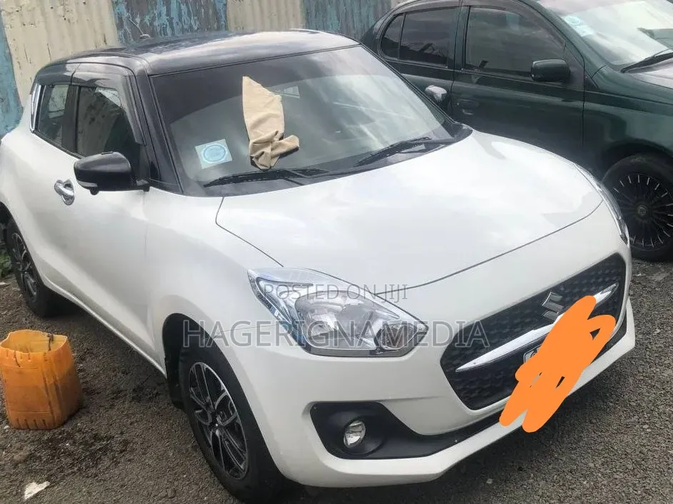 Suzuki Swift 2023 White