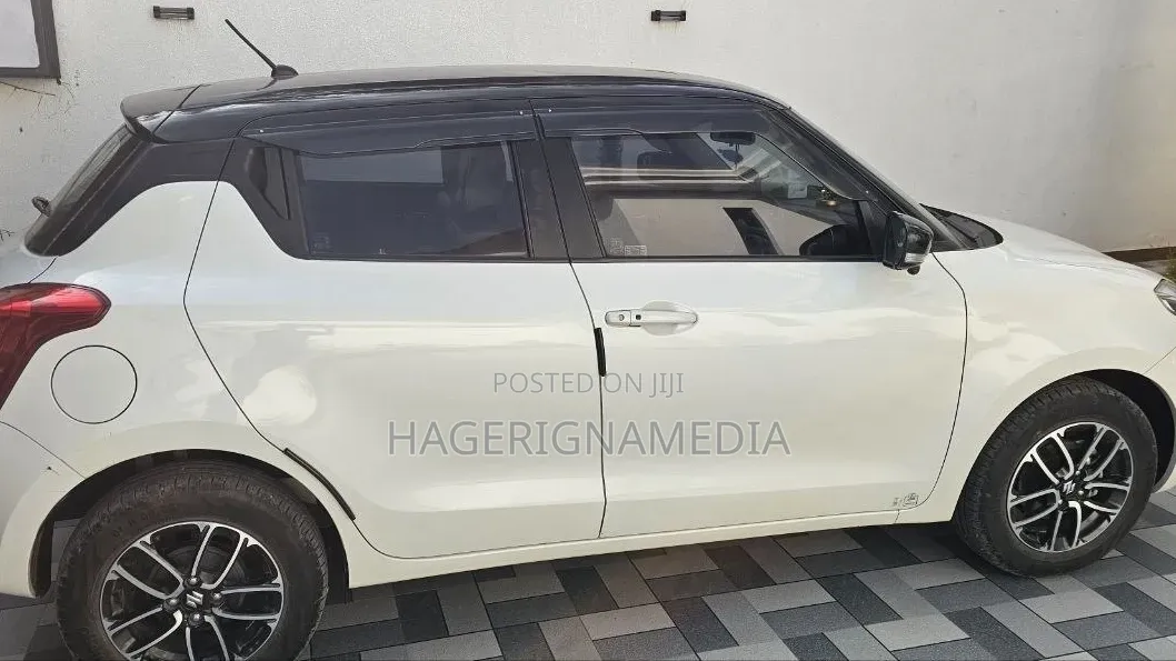 Suzuki Swift 2023 White