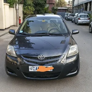 Toyota Yaris 2012 Gray