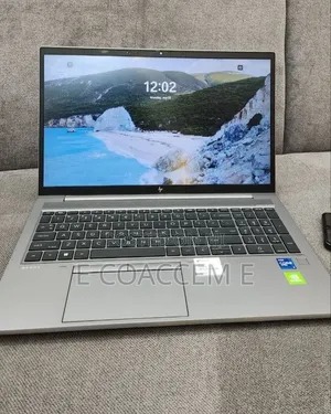 New Laptop HP ZBook Firefly G8 16GB Intel Core i7 SSD 512GB