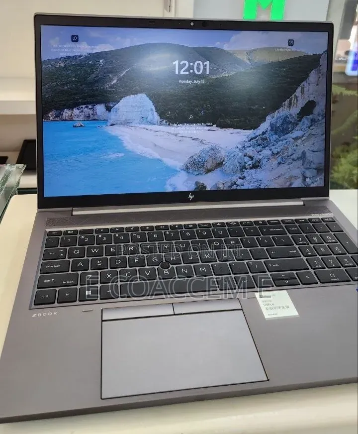 New Laptop HP ZBook Firefly G8 16GB Intel Core i7 SSD 512GB