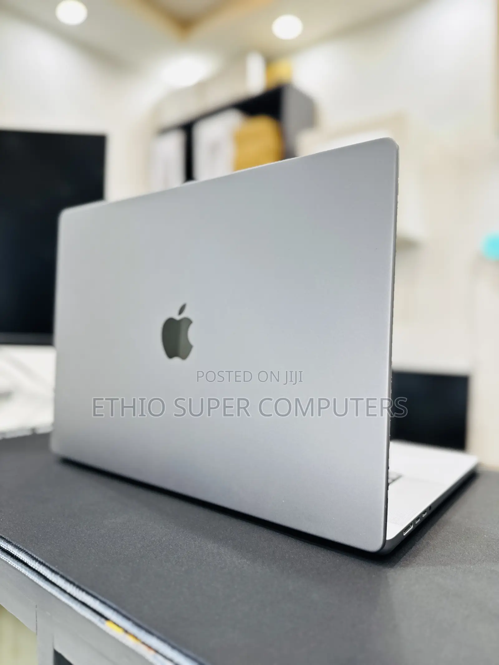 Laptop Apple MacBook Pro 2021 M1 16GB Apple M1 Pro SSD 512GB