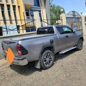 Toyota Hilux 2016 Silver