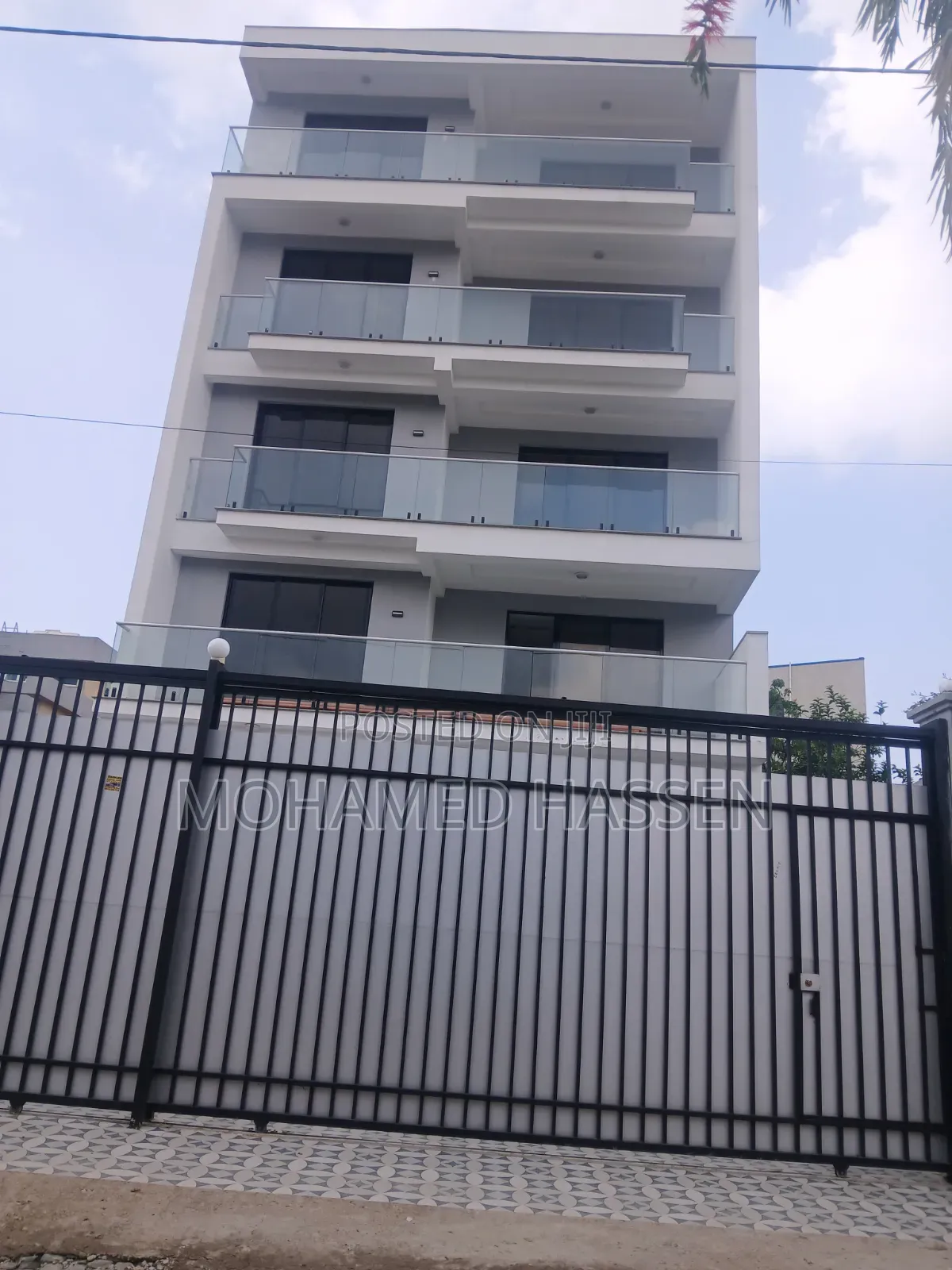 4bdrm Shared Apartment in Apartament House, Bole for rent