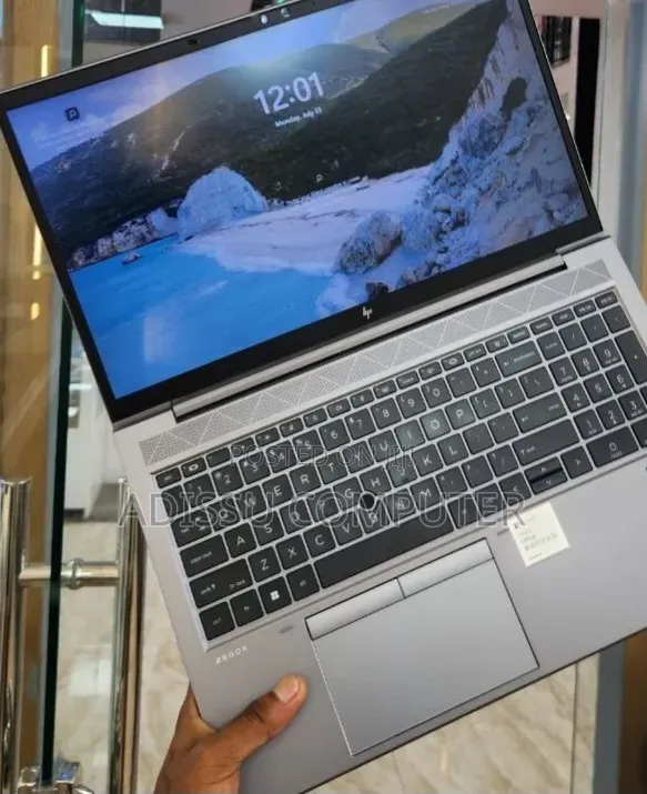 New Laptop HP 240 G8 16GB Intel Core i7 SSD 512GB