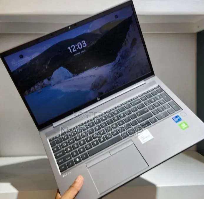 New Laptop HP ZBook Firefly G8 16GB Intel Core i7 SSD 512GB