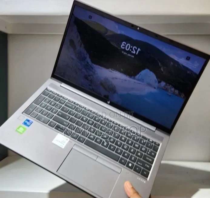 New Laptop HP ZBook Firefly G8 16GB Intel Core i7 SSD 512GB