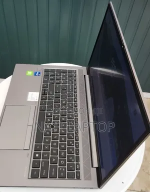 New Laptop HP ZBook Firefly G8 16GB Intel Core i7 SSD 512GB