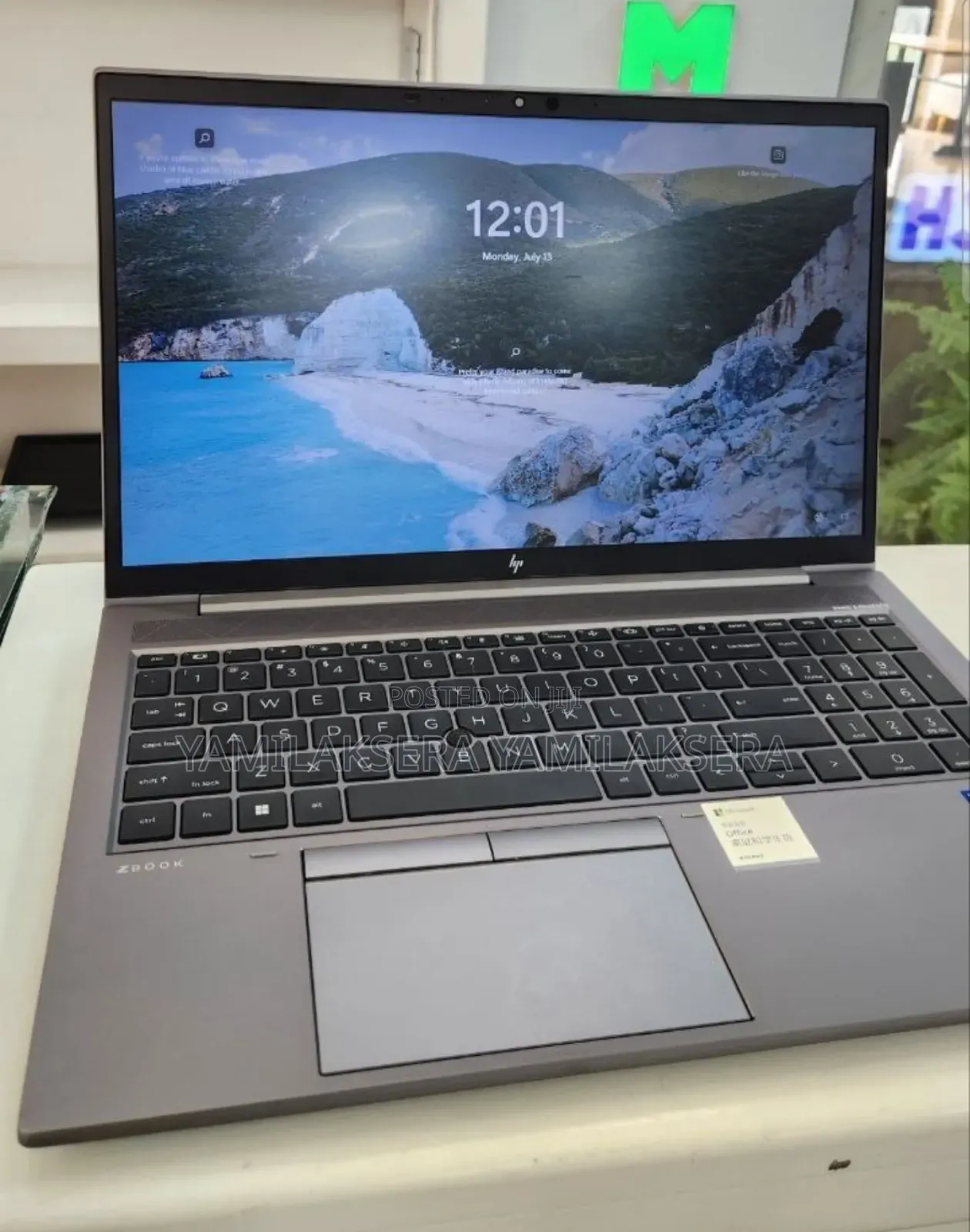 New Laptop HP ZBook Firefly G8 16GB Intel Core i7 SSD 512GB