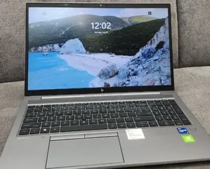 New Laptop HP ZBook Firefly G8 16GB Intel Core i7 SSD 512GB