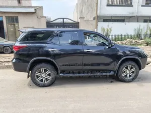 Toyota Fortuner 2022 Black